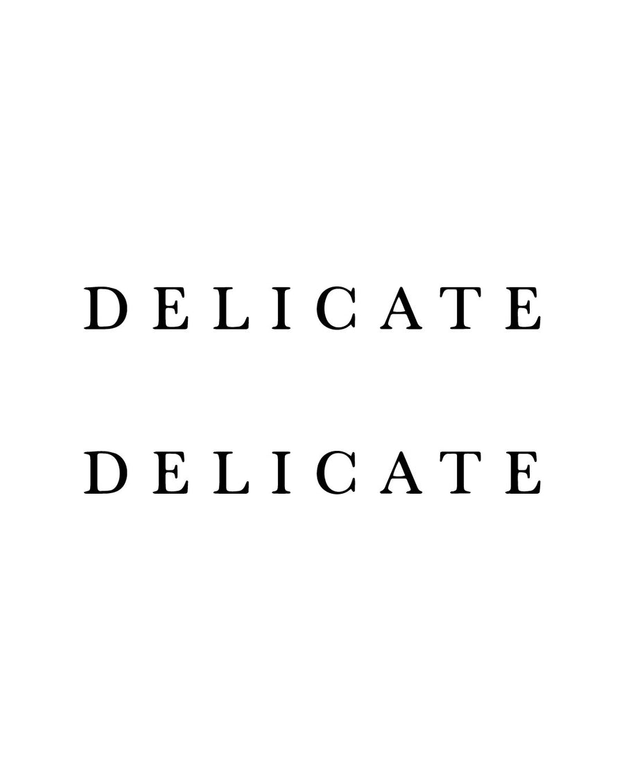 Napis Delicate - Tatuaż tymczasowy Jagua 8x8